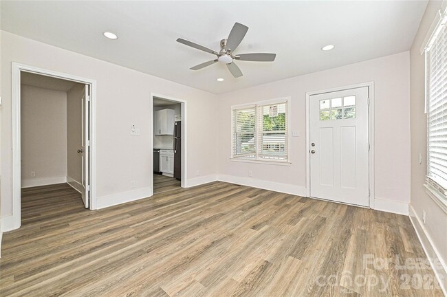 Photo - 1801 Lasalle St