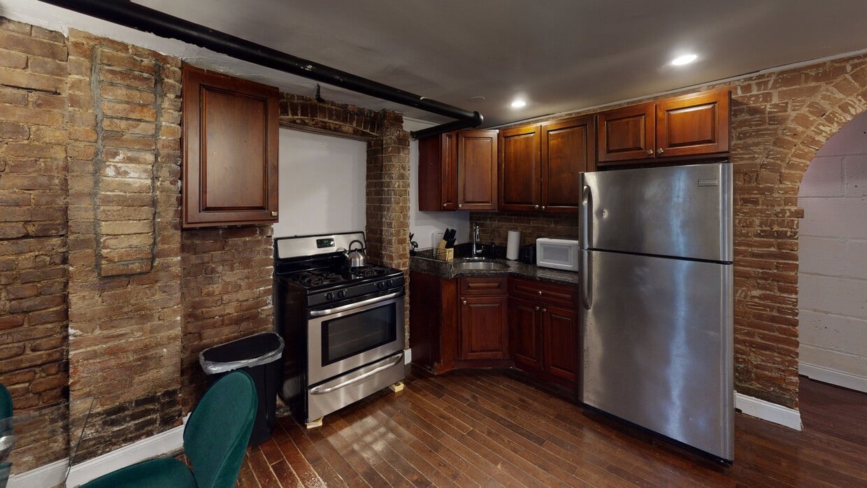 Photo - Private bedroom in 5 bed/1.5 bath Home