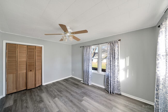 Photo - 303 S East St