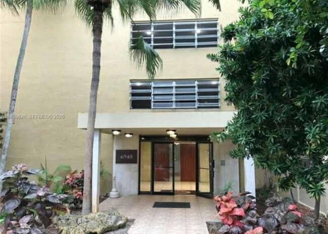 Building Photo - 6960 Miami Gardens Dr Unit 2-531