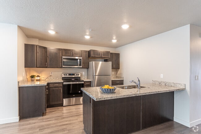 2BR, 2BA - 955SF