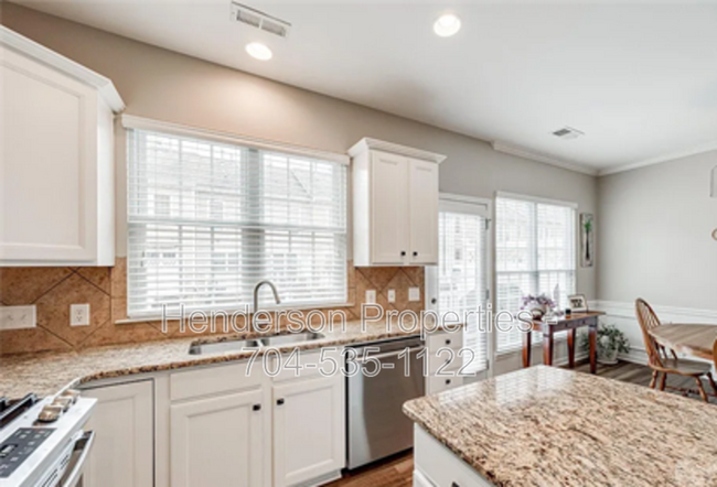 920 Lyndley Dr