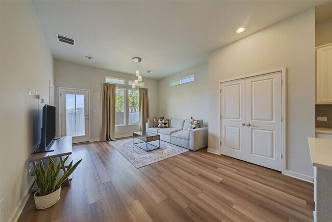 Photo - 17303 Emperador Dr