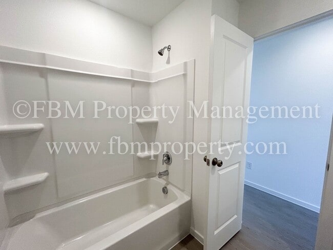 Photo - 644 W Criner St