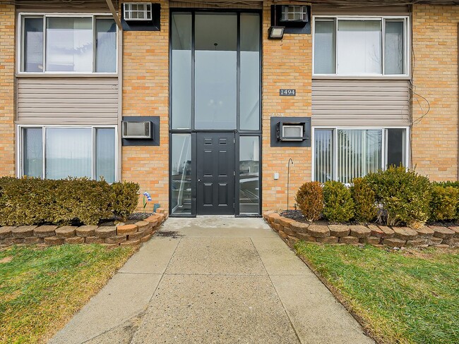 Building Photo - 1494 Nancywood Dr Unit Apt 3