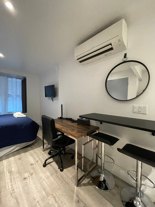 Photo - 143 E 36th St