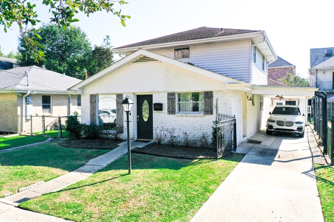 Building Photo - 278 W Robert E Lee Blvd