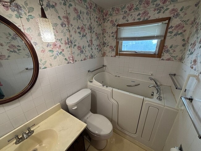 $1450 - 2 Bed 1 Bath Home - $1450 - 2 Bed 1 Bath Home