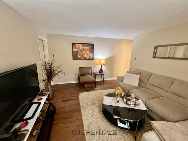 Photo - 44 Lionel Ave Unit B