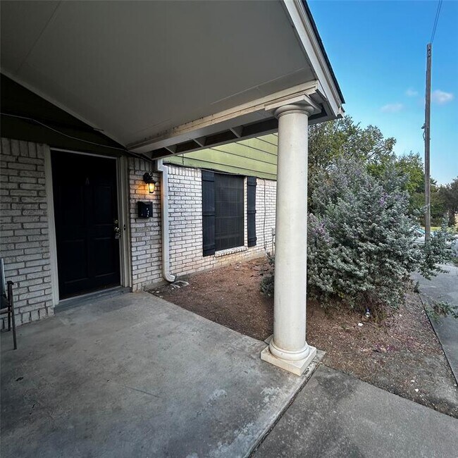 7204 Creekside Dr