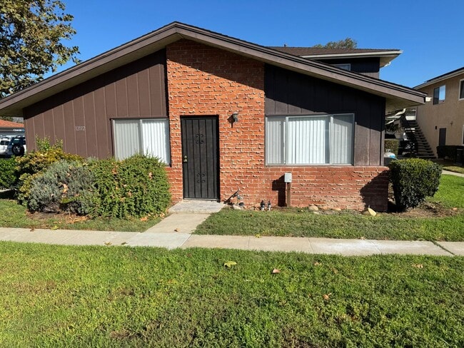 Fully Renovated 2 bedroom 1 Bath Condo - Fully Renovated 2 bedroom 1 Bath Condo