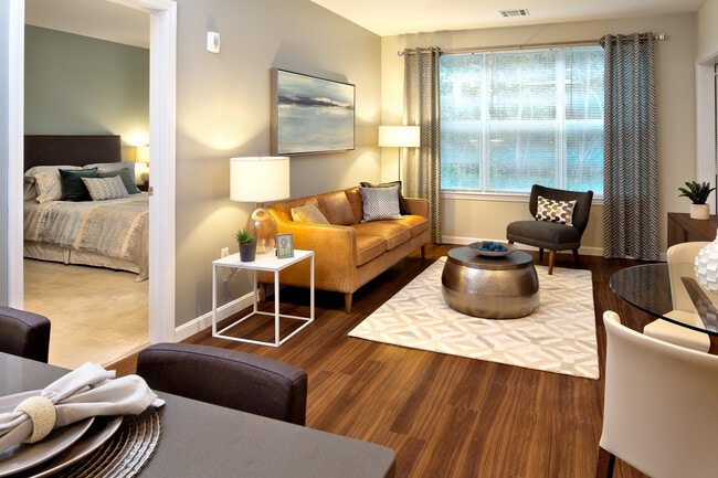 Living and dining room - Avalon Quincy