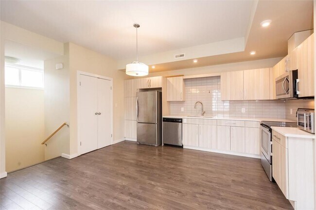 Photo - 1355 Lee Blvd