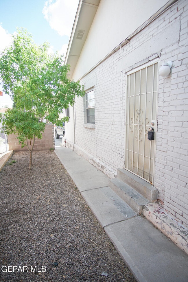 Photo - 3403 Pershing Dr House