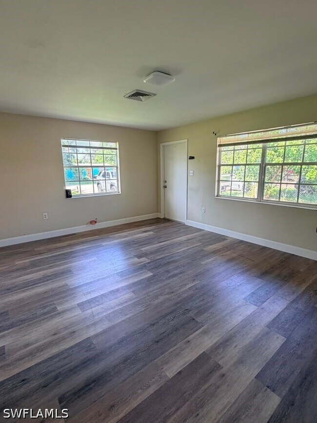 Photo - 3080 Linwood Ave