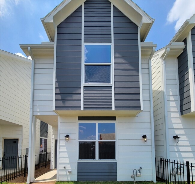 Photo - 1542 W Tidwell Rd House