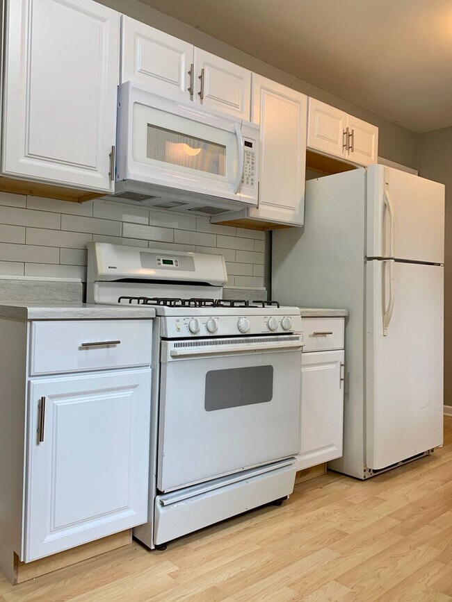 Photo - Amazing 4 Bedroom 2 Bathroom Home in Crystal!