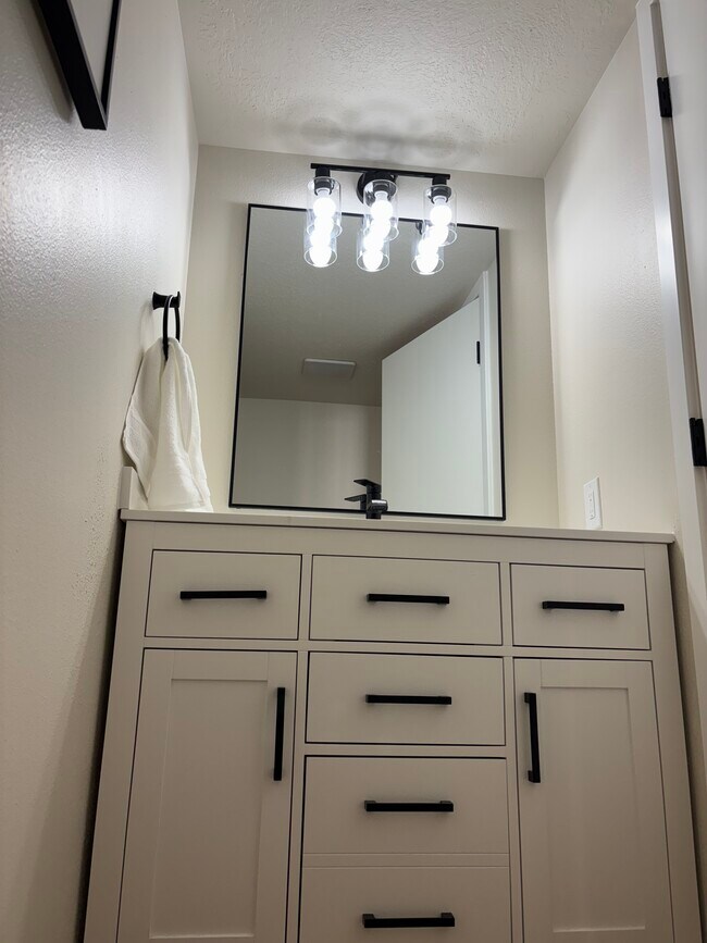 Photo - 609 N Seven Peaks Blvd