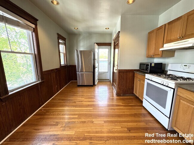Building Photo - 18 Saint Peter St Unit 3 Rental