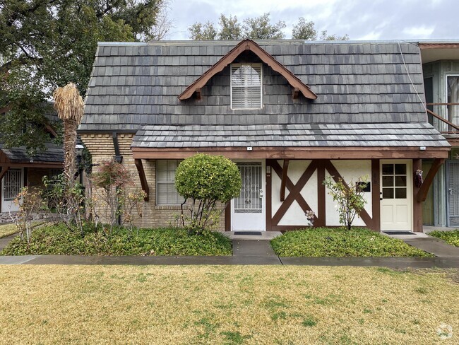 Building Photo - 350 Thunderbird Dr Rental