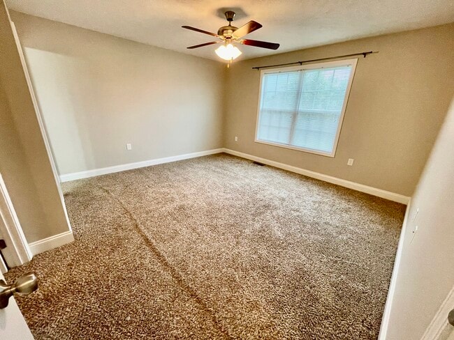 Photo - 362 Macer Ave