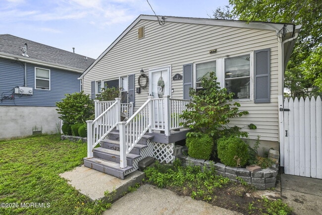Photo - 12 Bayview Ave