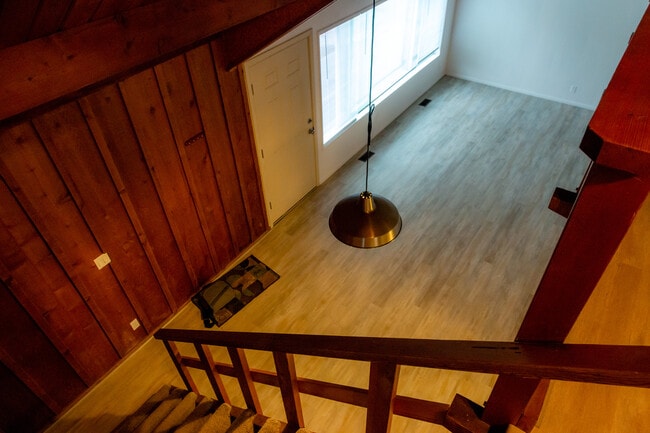 Photo - 1072 SW E Ave