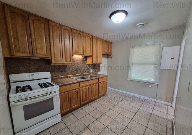 Photo - FOR RENT- 2 bedrooms on Ackermant! Pets Ok!