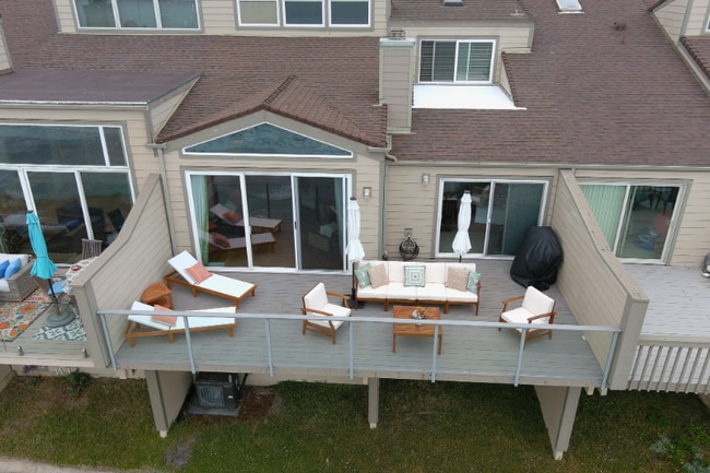 Photo - 1812 Parliament Rd