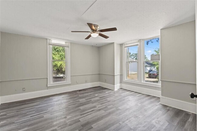 Photo - 212 W Quilly St