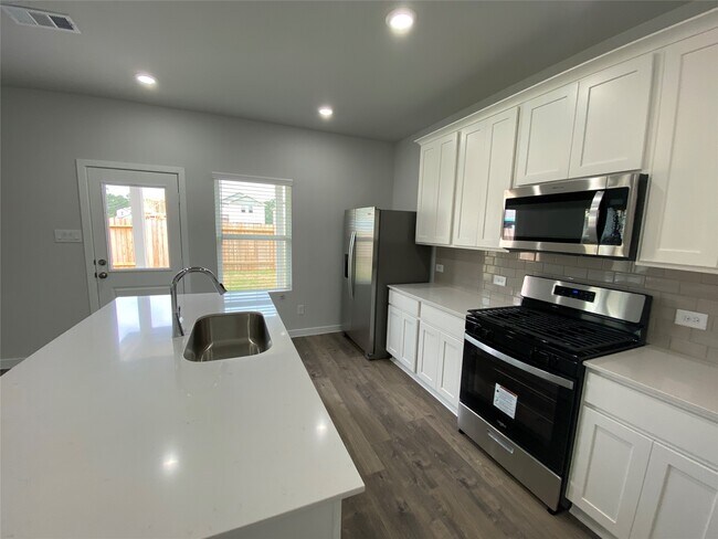 Photo - 122 Alset Dr