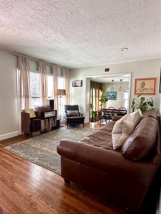 Photo - 2560 Fillmore Ave