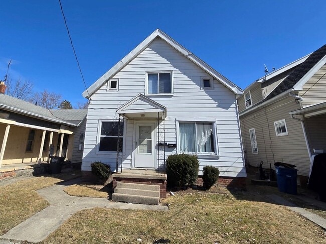 Building Photo - 3010 Warsaw St Unit Upper