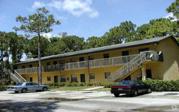 Wellman Trails Apartments - Wellman Trails Apartments