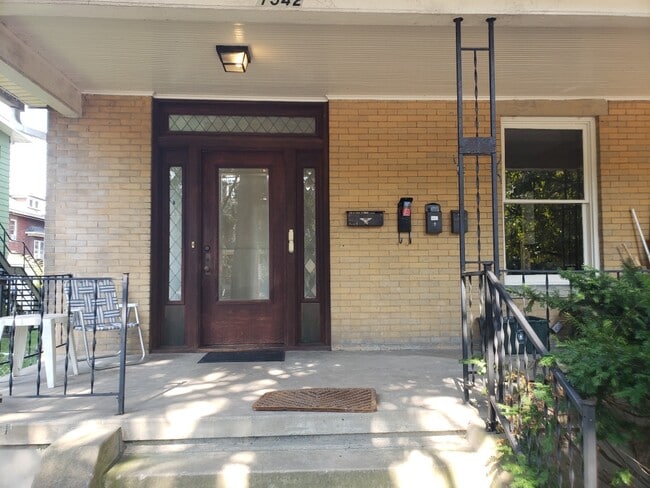 Photo - 1542 Quarrier St