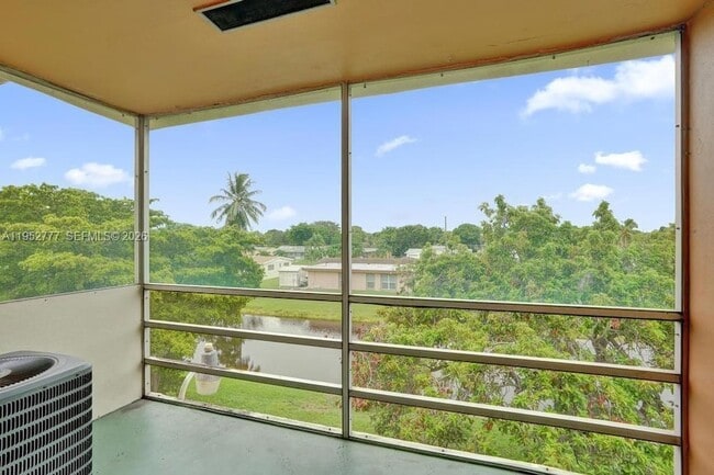 Building Photo - 4731 NW 10th Ct Unit 314