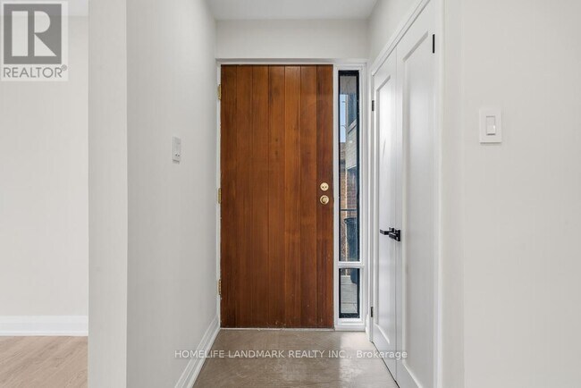 Photo - 135 Waterloo Ave