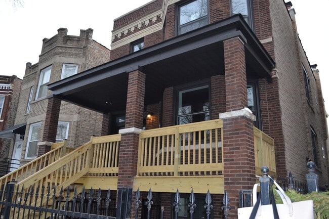Photo - 4030 W Kamerling Ave Apartment Unit 2
