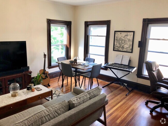 Building Photo - 37 Chester St Unit 2 Rental