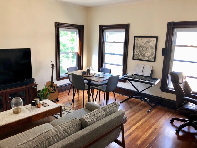 Photo - 37 Chester St Apartments Unit 2