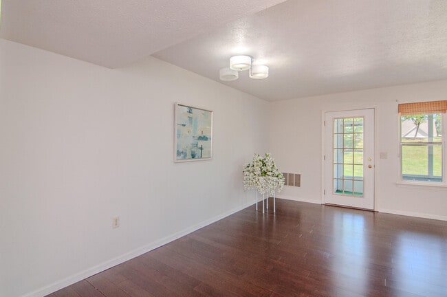 Photo - 1704 Weatherstone Dr