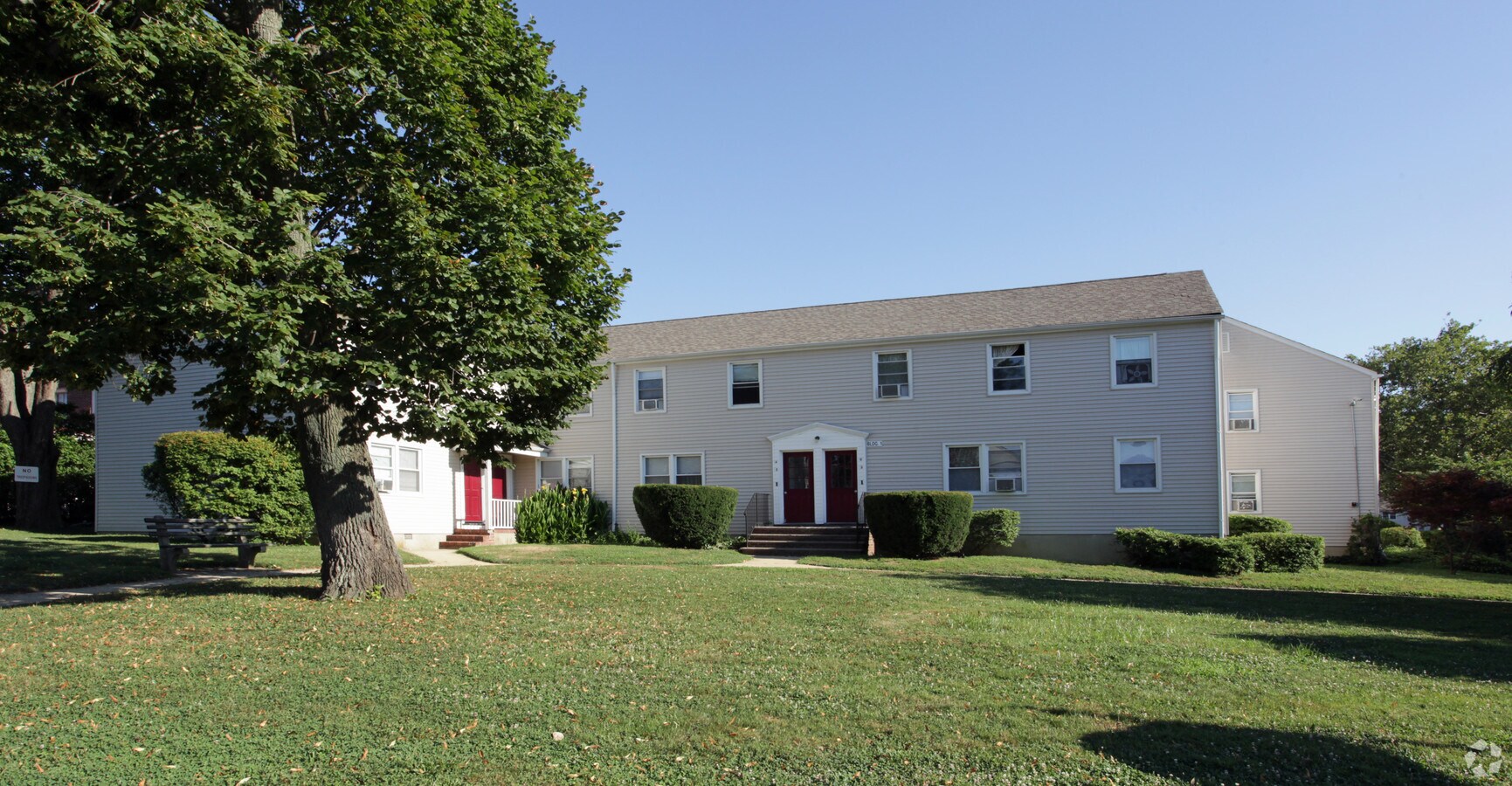 Ocean Breeze Apartments - Ocean Breeze Apartments
