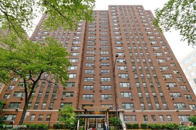 Building Photo - 2909 N Sheridan Rd Unit 1102 Rental