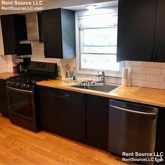 Building Photo - 12 Stearns St Unit 2 Rental
