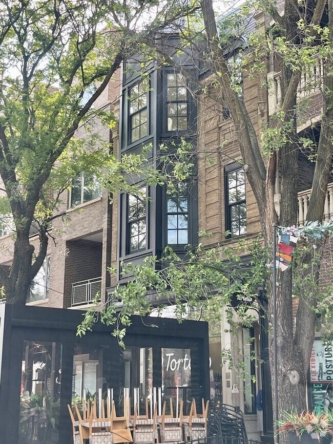 Building Photo - 1746 W Division St Unit 3 Rental