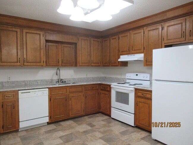 Photo - 190 Gertrude Dr
