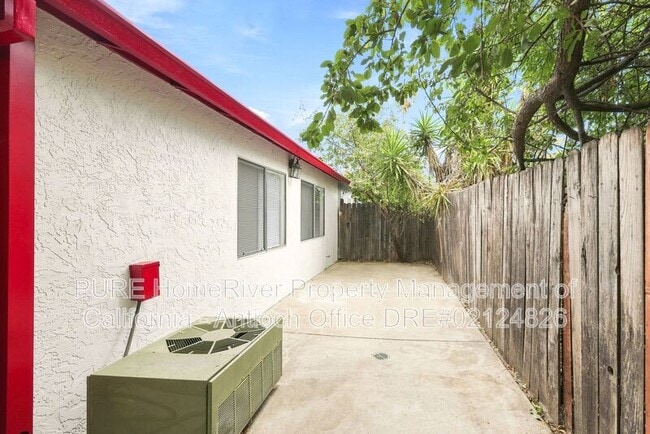 2121 Banyan Way