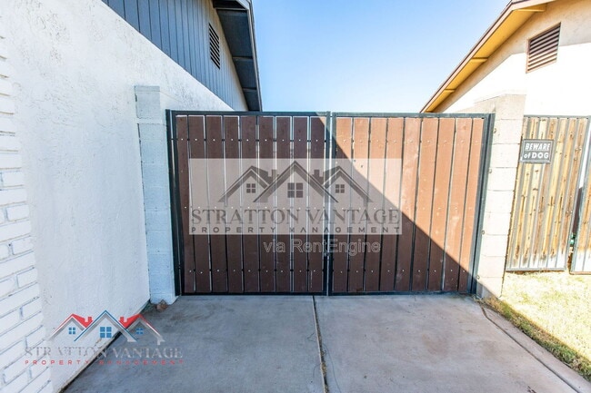 Photo - 2526 E Juanita Ave