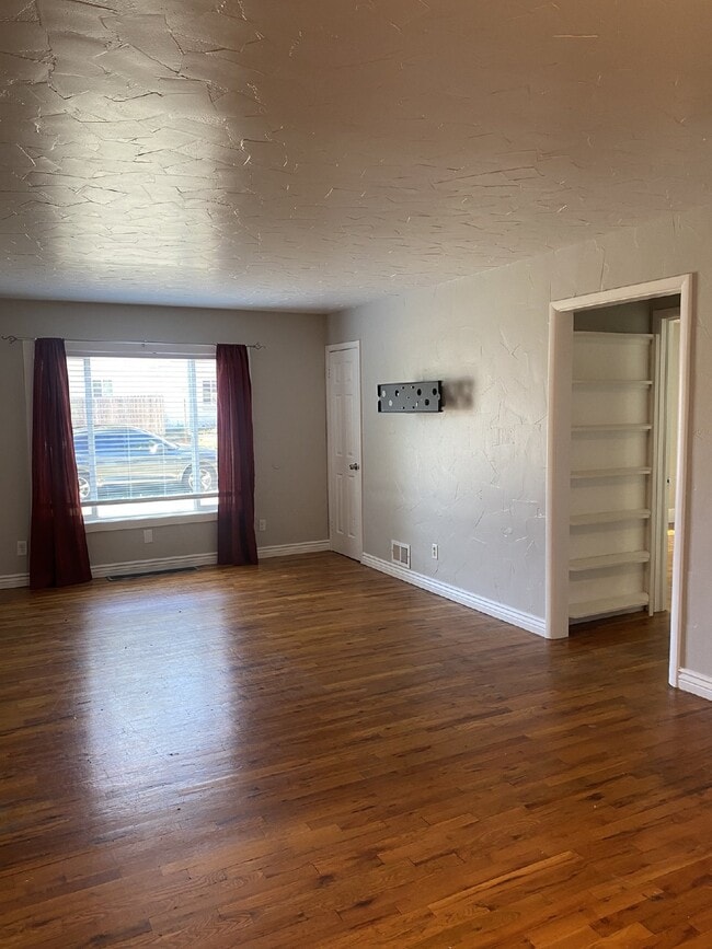 Photo - MOVE IN SPECIAL: Move in before November 2...