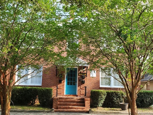 Building Photo - 46 W 11th St Unit 2